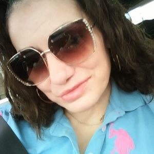 Meet your Posher, Christel